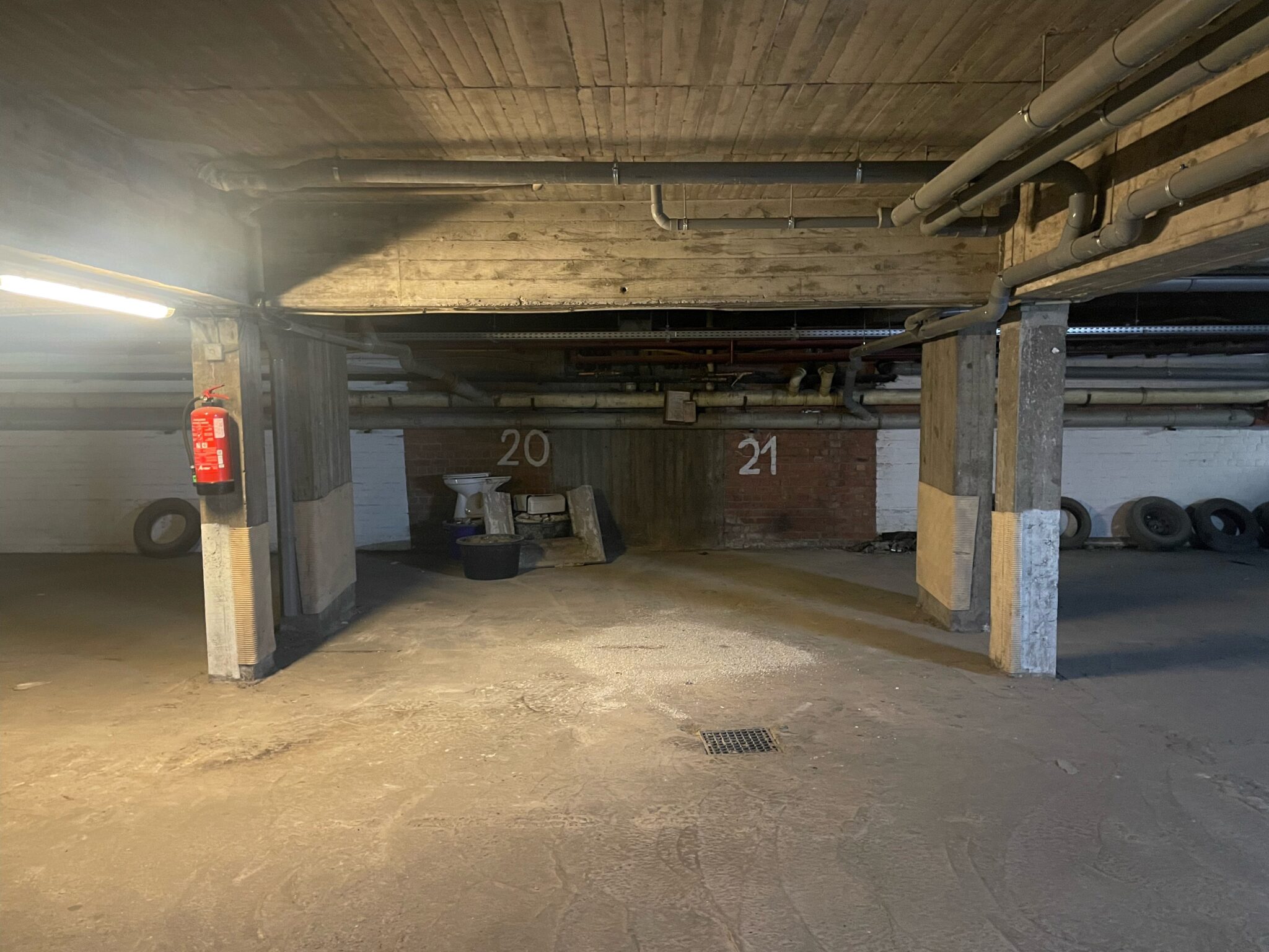 foto garageplaatsen 20-21